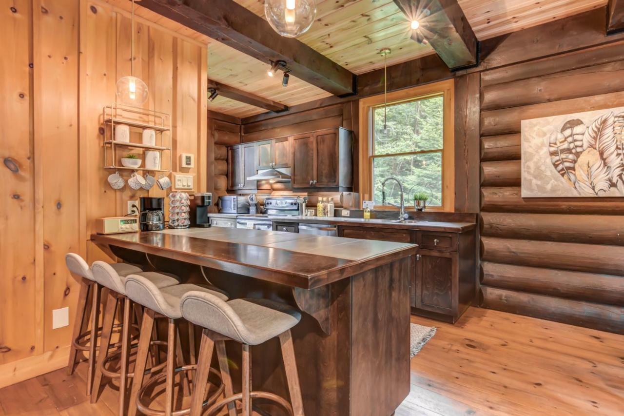 Chic Log Chalet With Hot Tub - Mont-Tremblant North Side By Reserver.Ca Лак-Сюперьёр Экстерьер фото